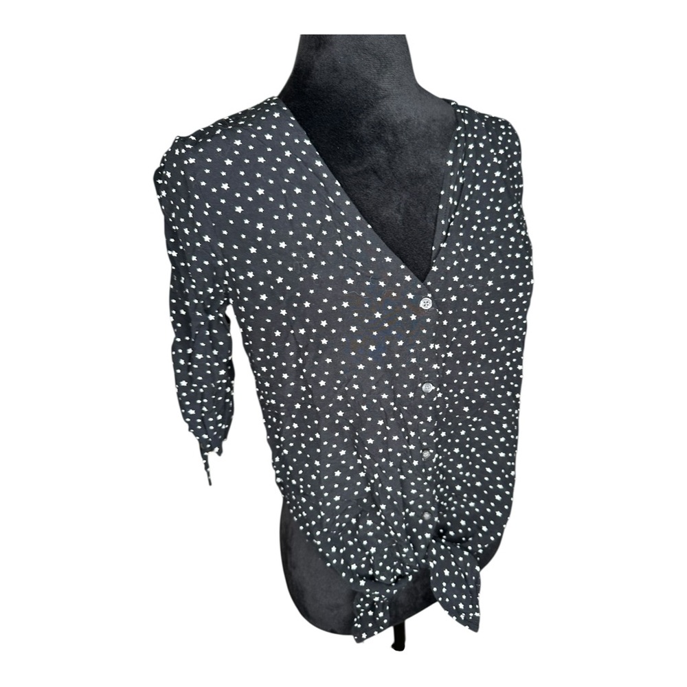 Women’s Abercrombie & Fitch Black Button-Down Blouse – XS
White Star Pattern
